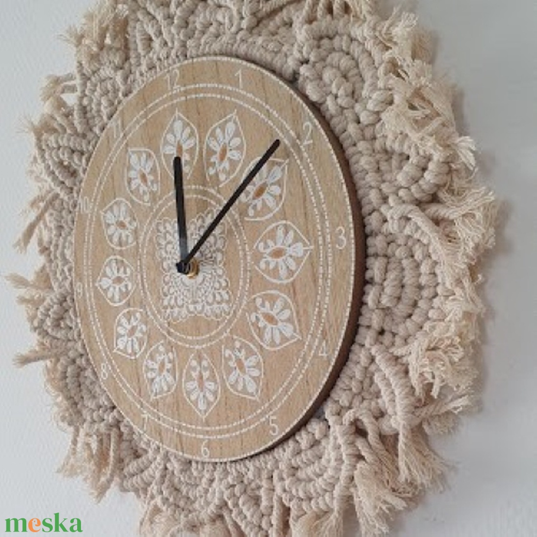 Falióra makramé szegéllyel KÁNPUR 38 x 38 cm - otthon & életmód - dekoráció - fali és függő dekoráció - falióra & óra - Meska.hu