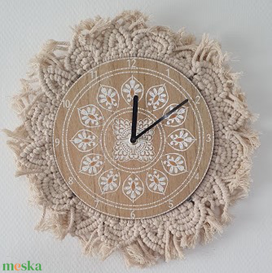 Falióra makramé szegéllyel KÁNPUR 38 x 38 cm - otthon & életmód - dekoráció - fali és függő dekoráció - falióra & óra - Meska.hu