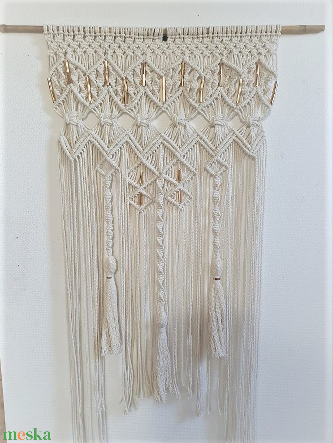 Elegáns makramé falidísz arany részletekkel 107 x 52 cm TAMI 2 - otthon & életmód - dekoráció - fali és függő dekoráció - falra akasztható dekor - Meska.hu Elegáns makramé falidísz arany részletekkel 107 x 52 cm TAMI 2 - otthon & életmód - dekoráció - fali és függő dekoráció - falra akasztható dekor - Meska.hu
