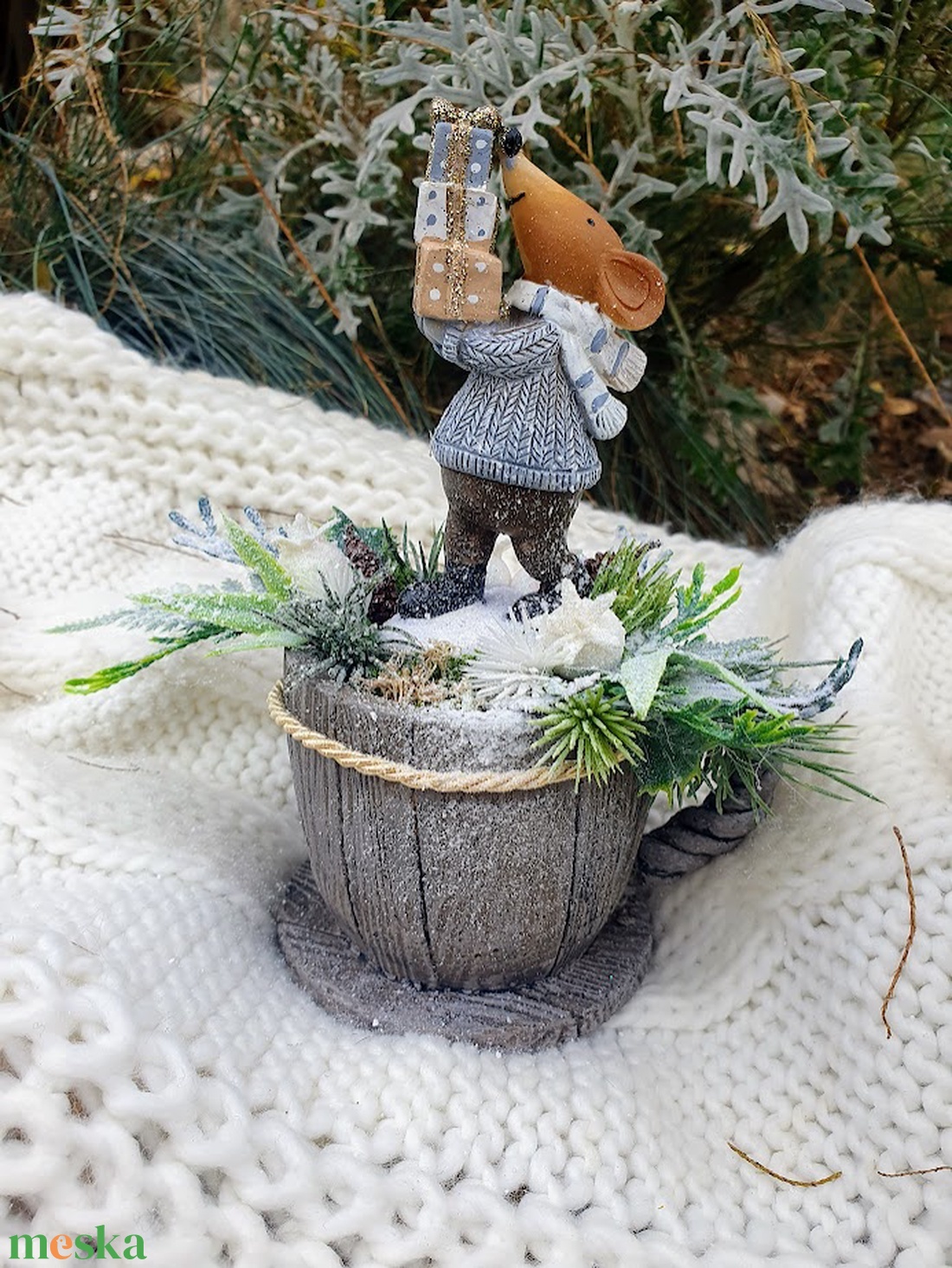 Karácsonyi havas cement bögre egérkével 16 x 14 x 14 cm Fülöp Ünnepe - karácsony - adventi díszek - adventi gyertyadíszek és koszorúdíszek - Meska.hu Karácsonyi havas cement bögre egérkével 16 x 14 x 14 cm Fülöp Ünnepe - karácsony - adventi díszek - adventi gyertyadíszek és koszorúdíszek - Meska.hu