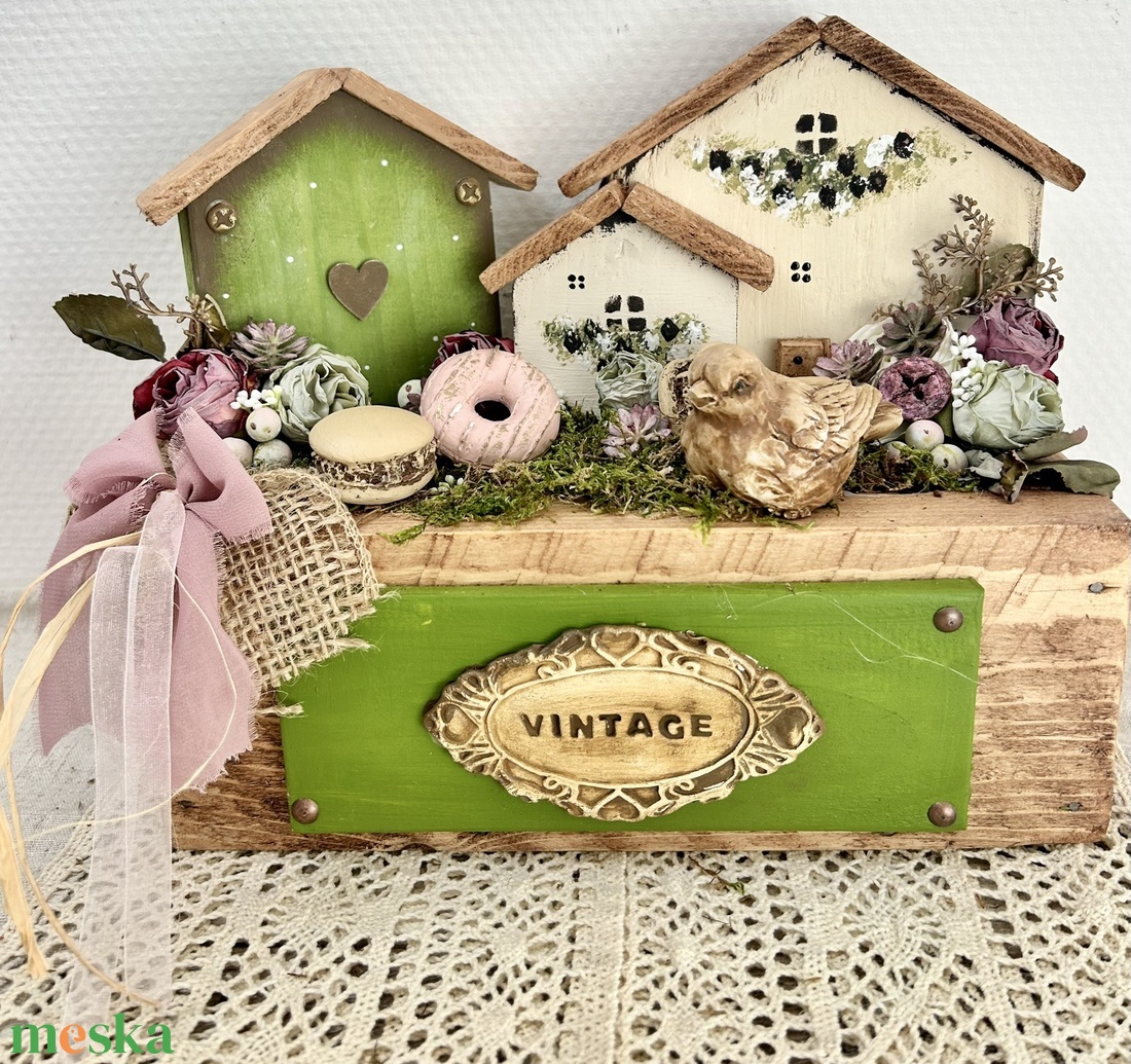Kézműves vintage dekoráció fa házikókkal 32 x 15 x 35 cm Romantikus virágos életkép - otthon & életmód - dekoráció - asztal és polc dekoráció - asztaldísz - Meska.hu Kézműves vintage dekoráció fa házikókkal 32 x 15 x 35 cm Romantikus virágos életkép - otthon & életmód - dekoráció - asztal és polc dekoráció - asztaldísz - Meska.hu