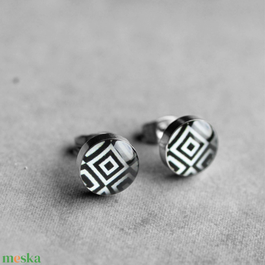 Geometrikus nemesacél fülbevalók 2 (fekete-fehér) - ékszer - fülbevaló - pötty fülbevaló - Meska.hu Geometrikus nemesacél fülbevalók 2 (fekete-fehér) - ékszer - fülbevaló - pötty fülbevaló - Meska.hu