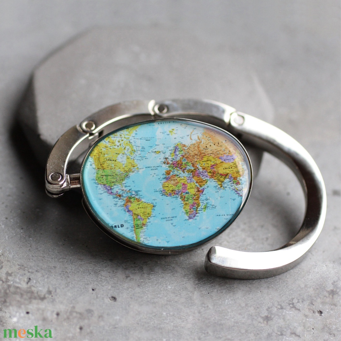 Világtérkép táskaakasztó, táskadísz - táska & tok - kulcstartó & táskadísz - táskaakasztó - Meska.hu