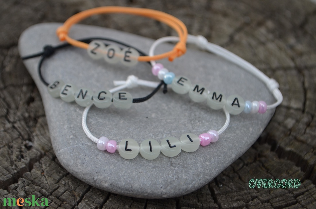 Foszforeszkáló MANÓkarkötő  (neves gyerek karkötők) (1 db) - ékszer - karkötő - gyöngyös karkötő - Meska.hu