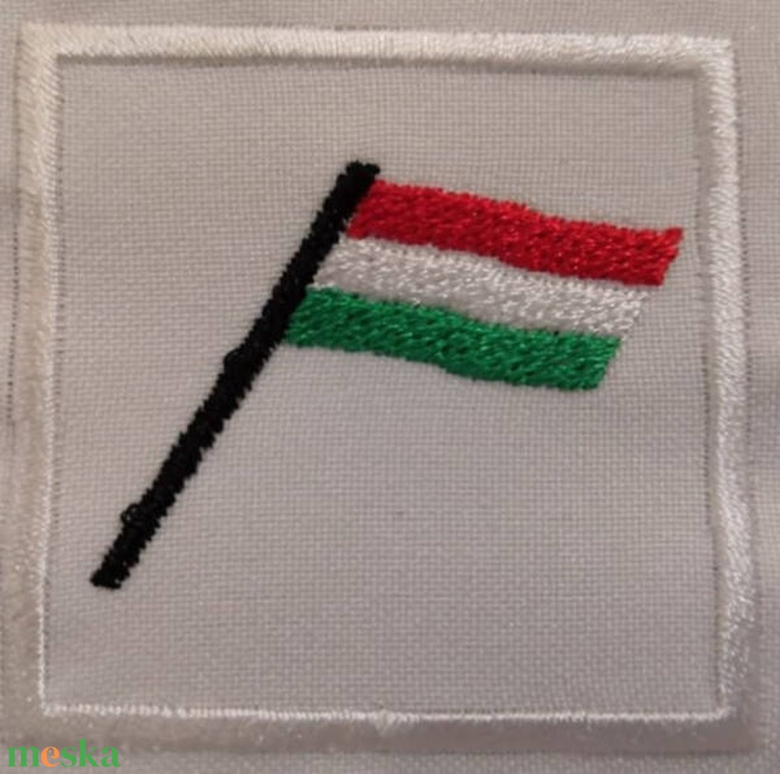 Zászló felvarrható, hímzett ovis jel több méretben - játék & sport - ovis felszerelés - óvodai jelek - Meska.hu Zászló felvarrható, hímzett ovis jel több méretben - játék & sport - ovis felszerelés - óvodai jelek - Meska.hu