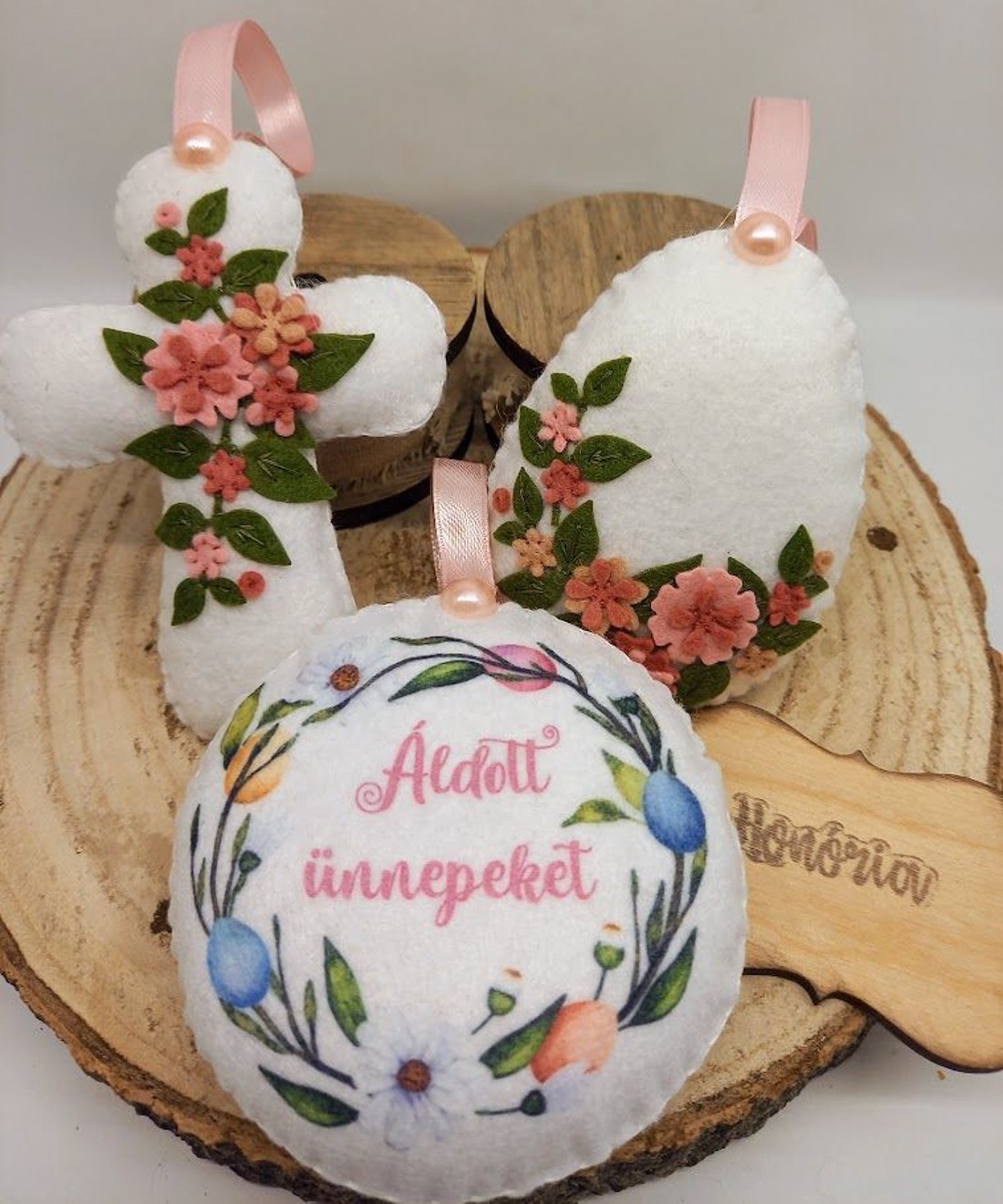 Áldott húsvétot!- virágos filc díszek dobozban - otthon & életmód - dekoráció - fali és függő dekoráció - falra akasztható dekor - Meska.hu Áldott húsvétot!- virágos filc díszek dobozban - otthon & életmód - dekoráció - fali és függő dekoráció - falra akasztható dekor - Meska.hu