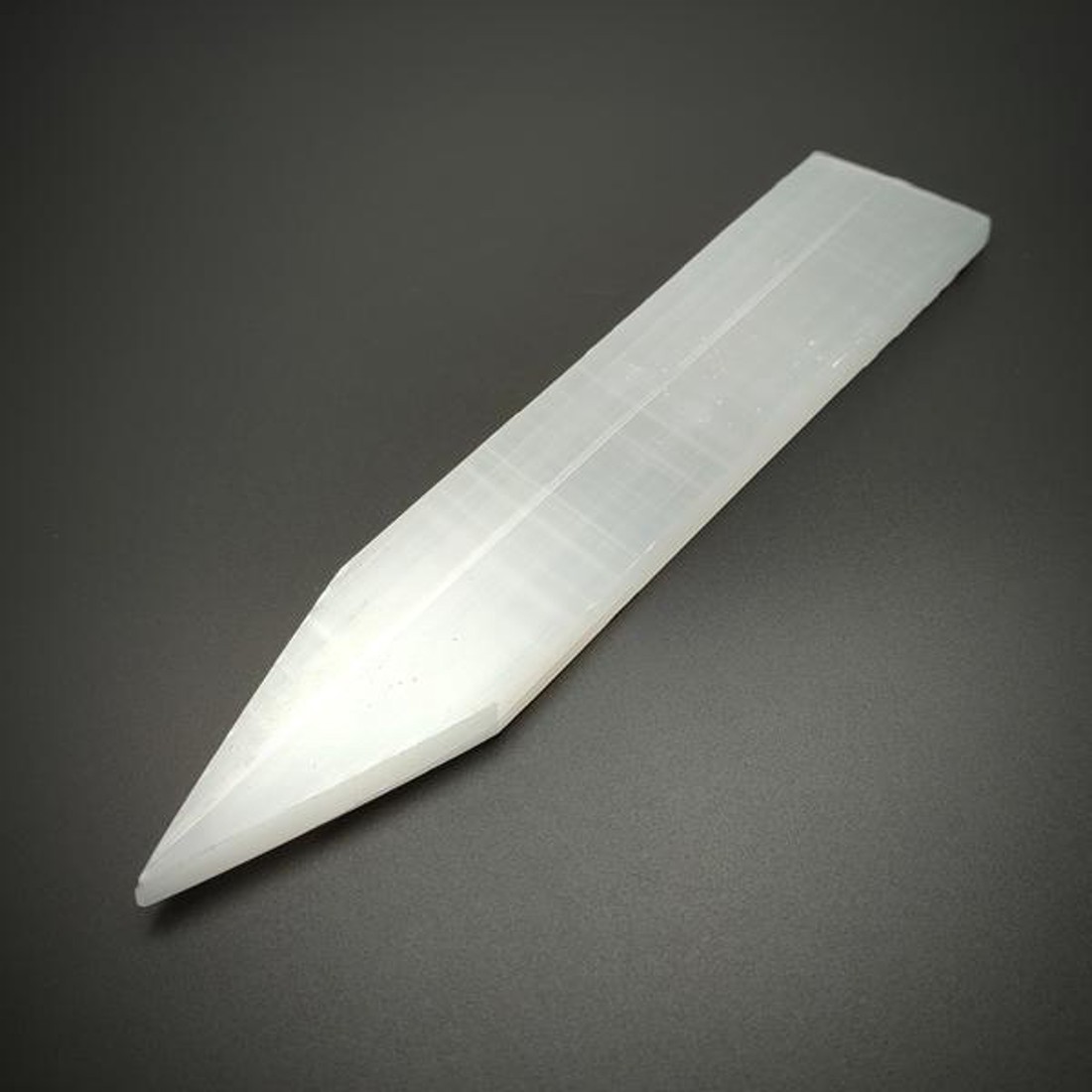 Szelenit lapos csúcs 18cm - kellékek & szerszámok - ásvány alapanyag - szelenit korong - Meska.hu Szelenit lapos csúcs 18cm - kellékek & szerszámok - ásvány alapanyag - szelenit korong - Meska.hu