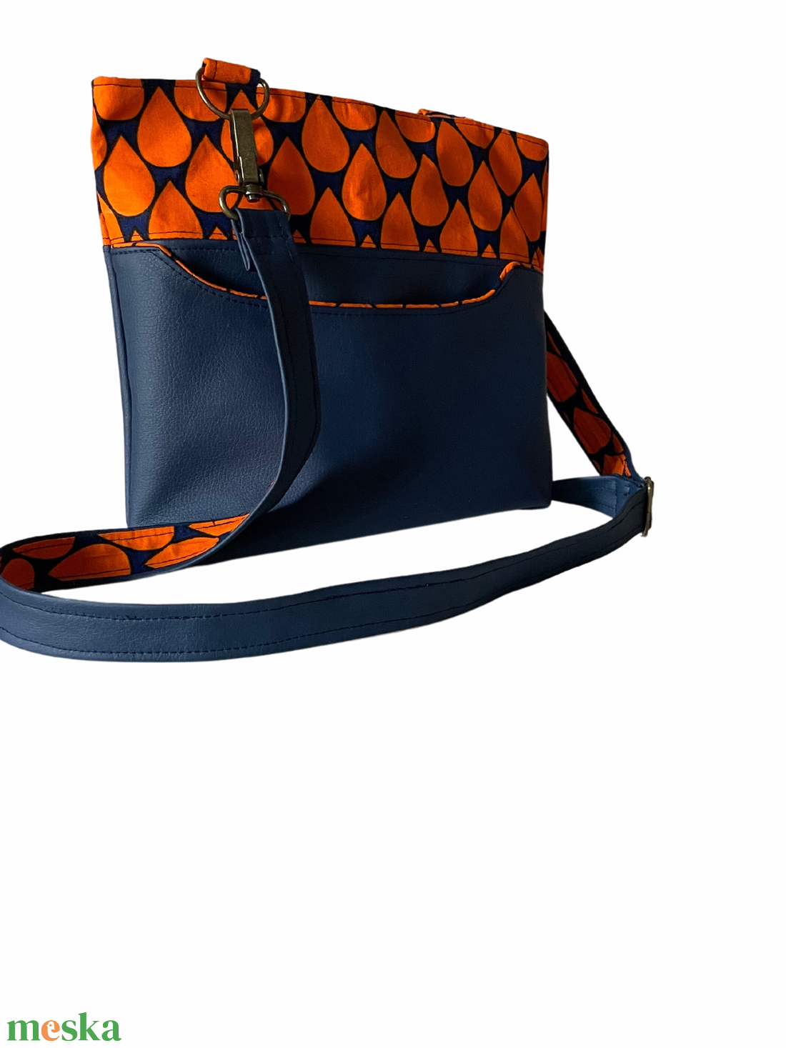 Elegáns, kecses kisebb méretű válltáska  - táska & tok - kézitáska & válltáska - kézitáska - Meska.hu