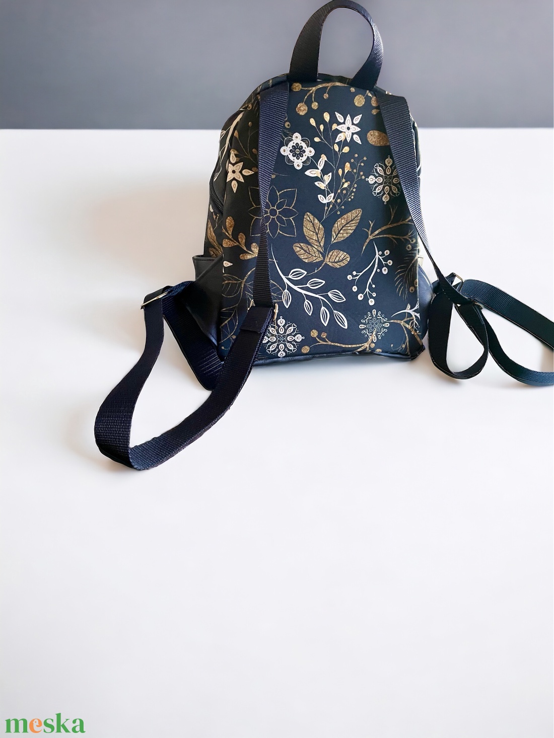 Cuki hátizsák gyönyörű virágmotívummal  - táska & tok - hátizsák - kishátizsák - Meska.hu