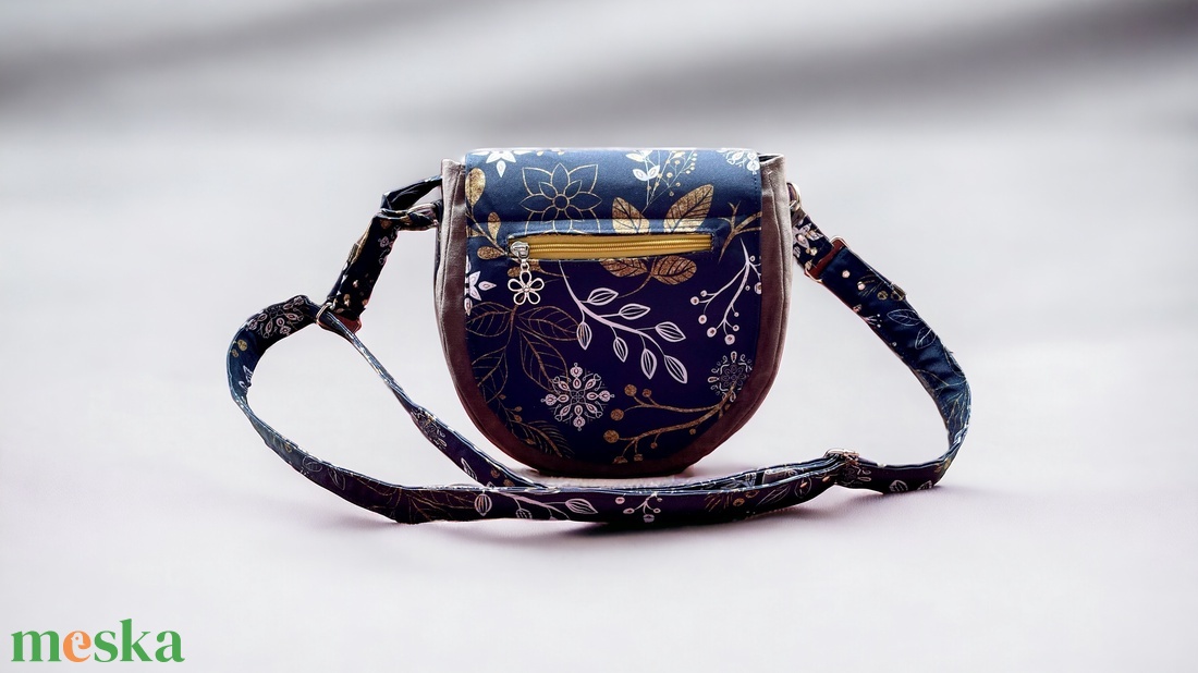 Vagány, de mégis nőies fazonú válltáska/crossbody - táska & tok - kézitáska & válltáska - kézitáska - Meska.hu