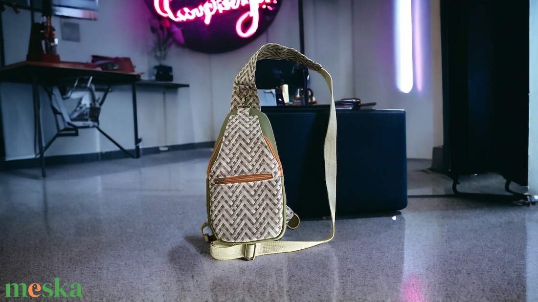 Csepp alakú slingbag - táska & tok - övtáska - Meska.hu