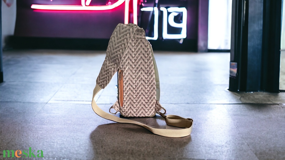 Csepp alakú slingbag - táska & tok - övtáska - Meska.hu