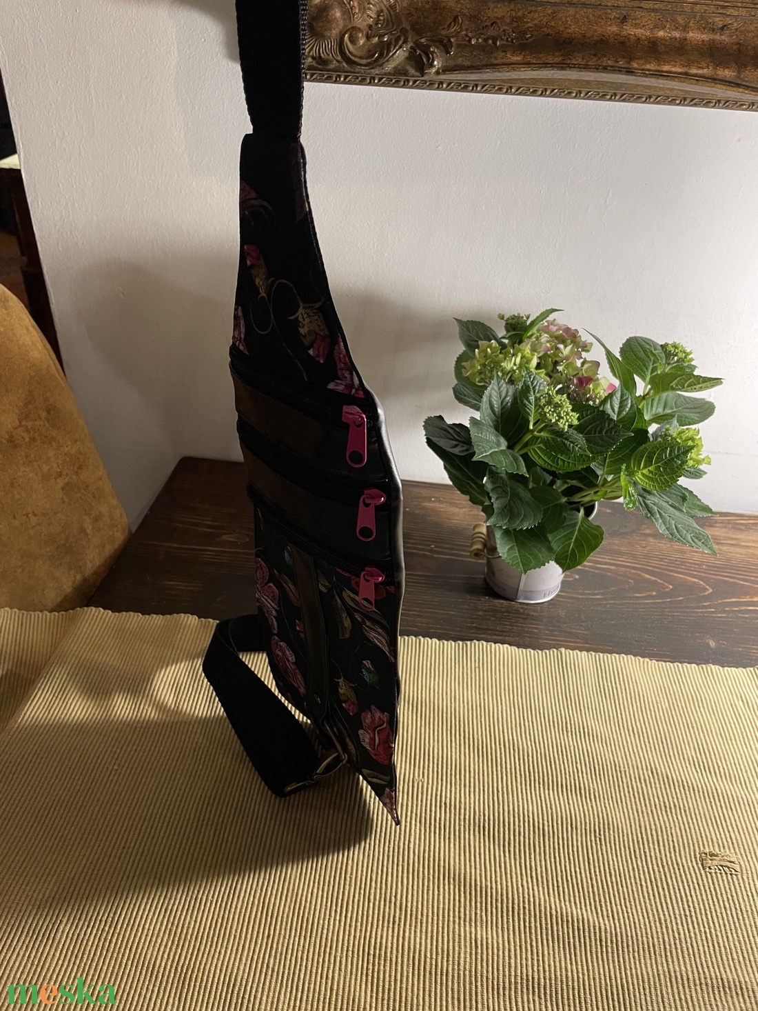 Utazásra, repülőtérre, akár kabát alá felvehető slingbag - táska & tok - kézitáska & válltáska - tarisznya - Meska.hu