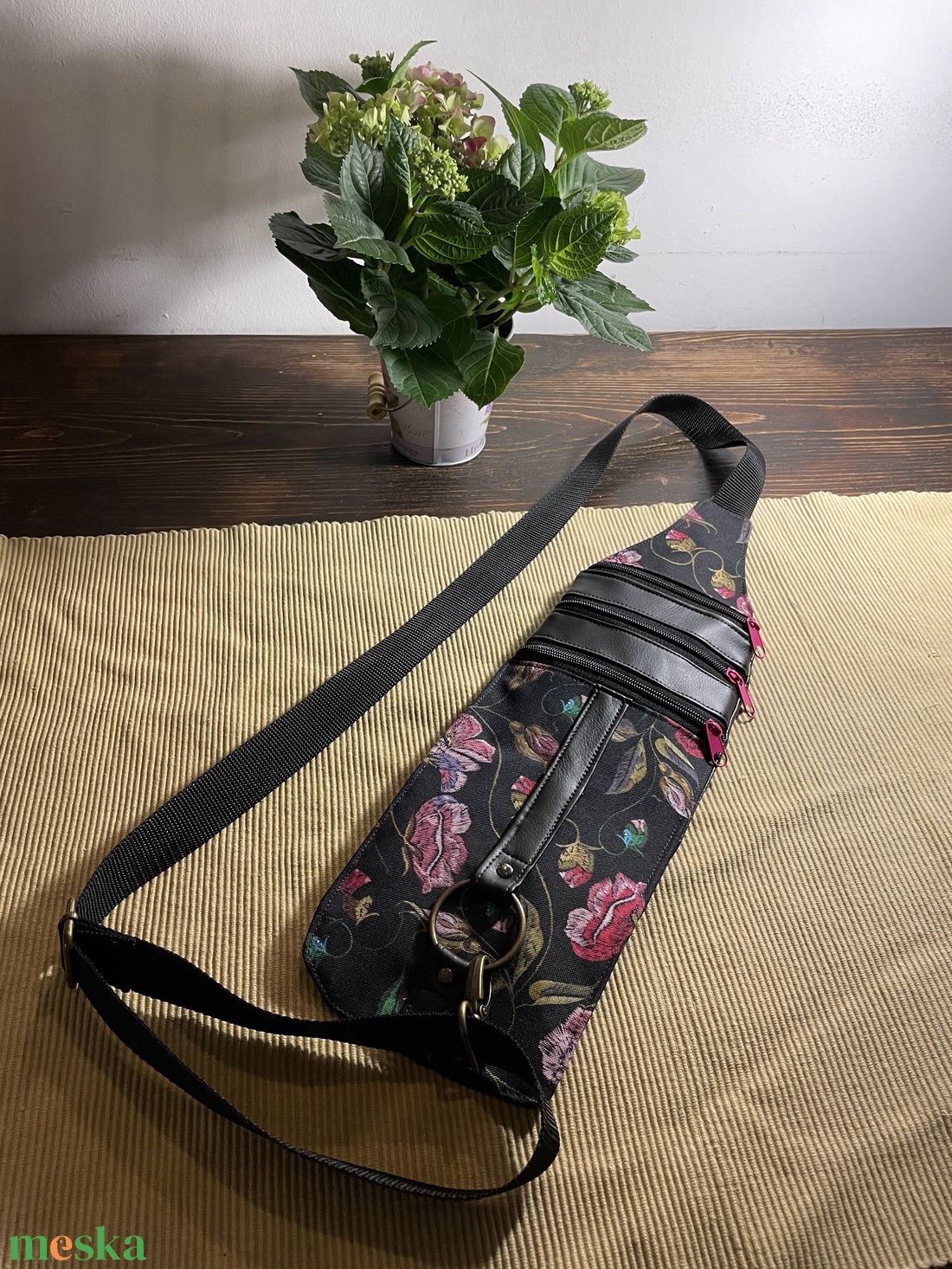 Utazásra, repülőtérre, akár kabát alá felvehető slingbag - táska & tok - kézitáska & válltáska - tarisznya - Meska.hu