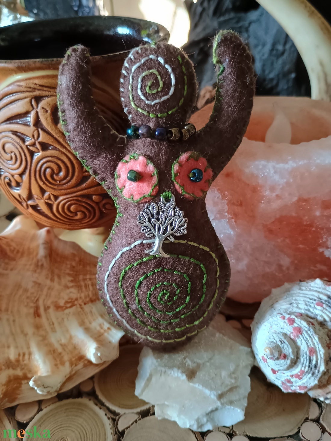 Vénusz figura (barna, fa dísszel) - otthon & életmód - dekoráció - dísztárgy - Meska.hu