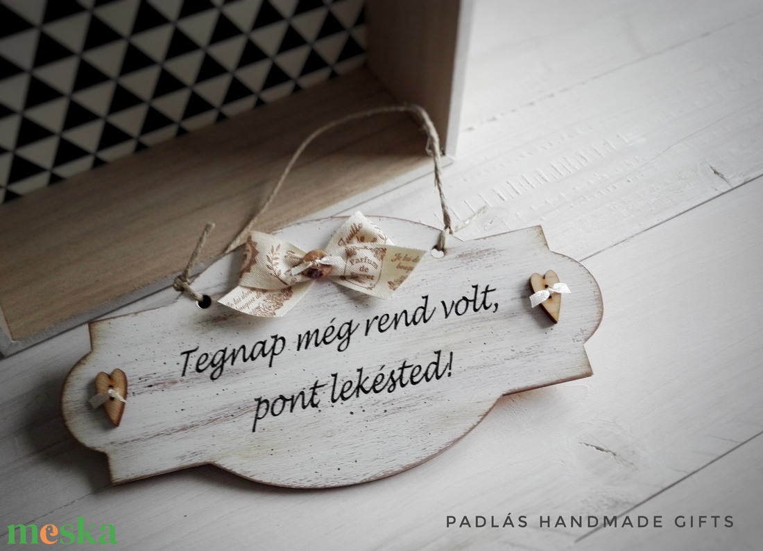 Tegnap még rend volt... tábla - otthon & életmód - dekoráció - fali és függő dekoráció - falra akasztható dekor - Meska.hu Tegnap még rend volt... tábla - otthon & életmód - dekoráció - fali és függő dekoráció - falra akasztható dekor - Meska.hu
