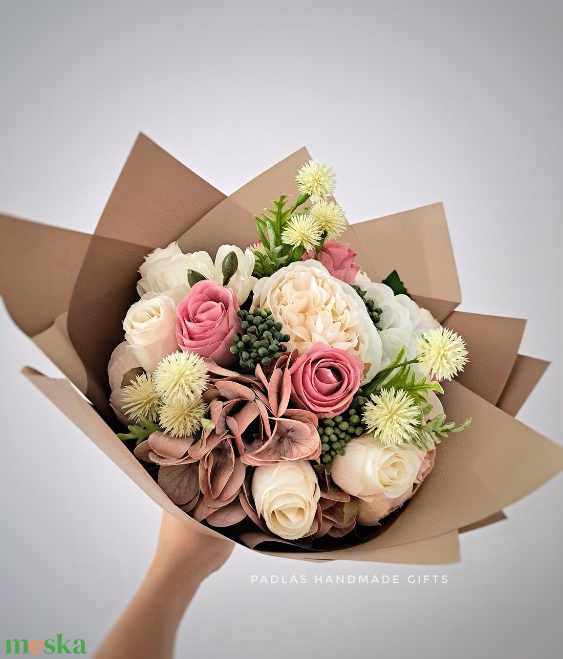 18 szálas vegyes, nyári csokor - peoniákkal, rózsákkal és hortenziákkal - otthon & életmód - dekoráció - virágdísz és tartó - csokor & virágdísz - Meska.hu