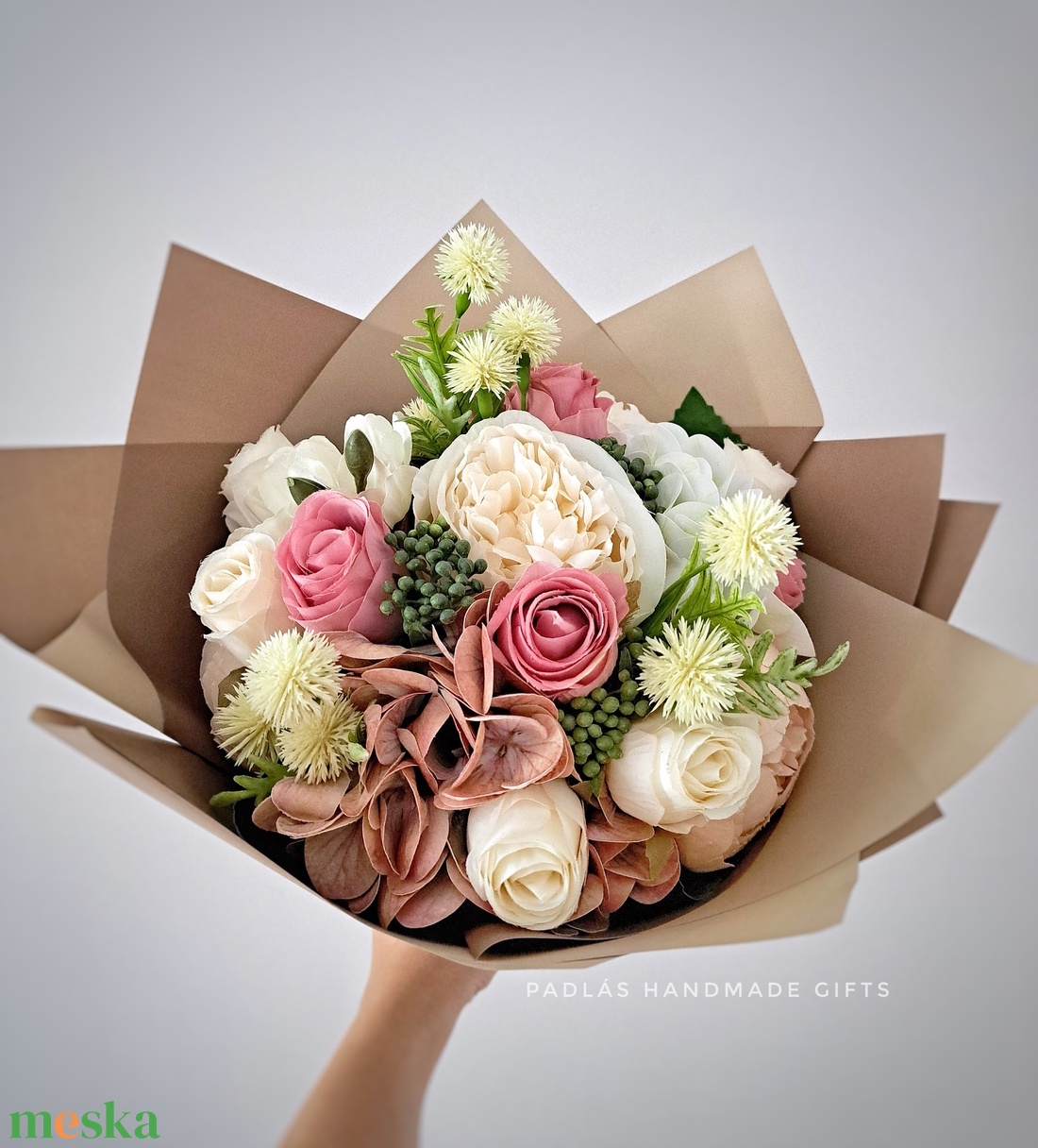 18 szálas vegyes, nyári csokor - peoniákkal, rózsákkal és hortenziákkal - otthon & életmód - dekoráció - virágdísz és tartó - csokor & virágdísz - Meska.hu