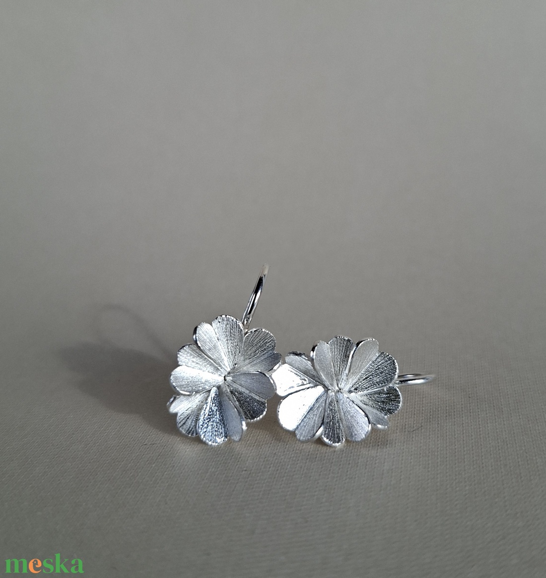 Minimalista virág alakú ezüst ékszerszett - ékszer - ékszerszett - Meska.hu