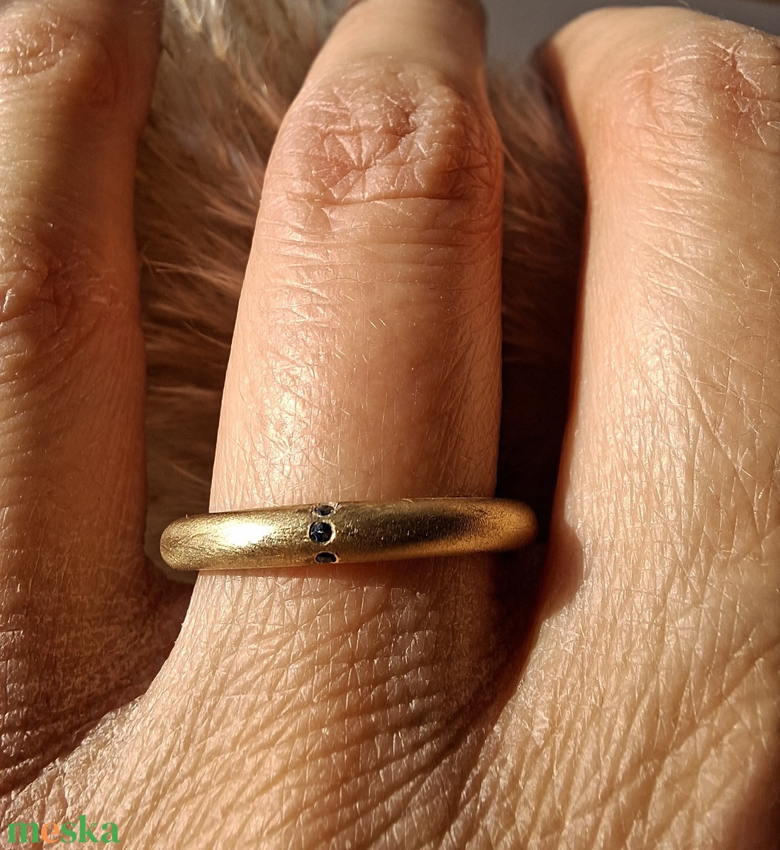 Aranyozott ezüst gyűrű kék zafírral - ékszer - gyűrű - kerek gyűrű - Meska.hu