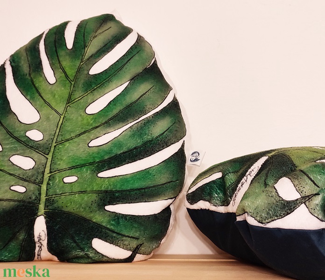 Monstera formapárna, sötétzöld hátoldallal - otthon & életmód - lakástextil - párna & párnahuzat - Meska.hu Monstera formapárna, sötétzöld hátoldallal - otthon & életmód - lakástextil - párna & párnahuzat - Meska.hu