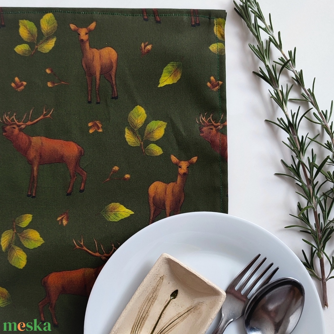 Asztali futó - VADVILÁG - szarvasbőgés, zöld- nagy méret - otthon & életmód - lakástextil - abrosz, terítő - étkezőabrosz - Meska.hu