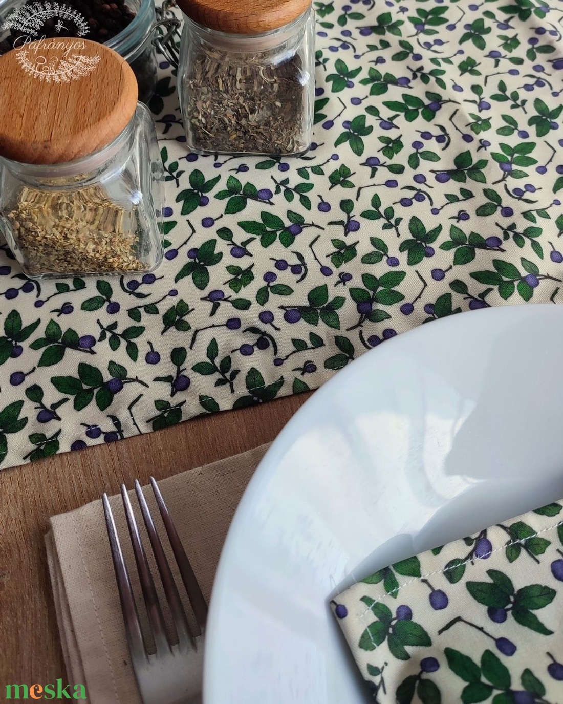 Asztali futó - áfonya, beige színben - nagy méret - otthon & életmód - lakástextil - abrosz, terítő - étkezőabrosz - Meska.hu