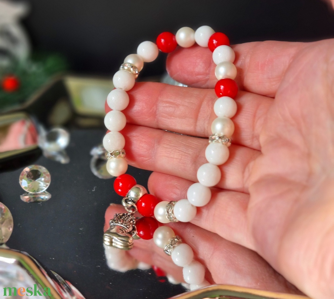 Tejszín jáde, piros jáde, kagylógyöngy karkötő  - ékszer - karkötő - ásványkarkötő - Meska.hu