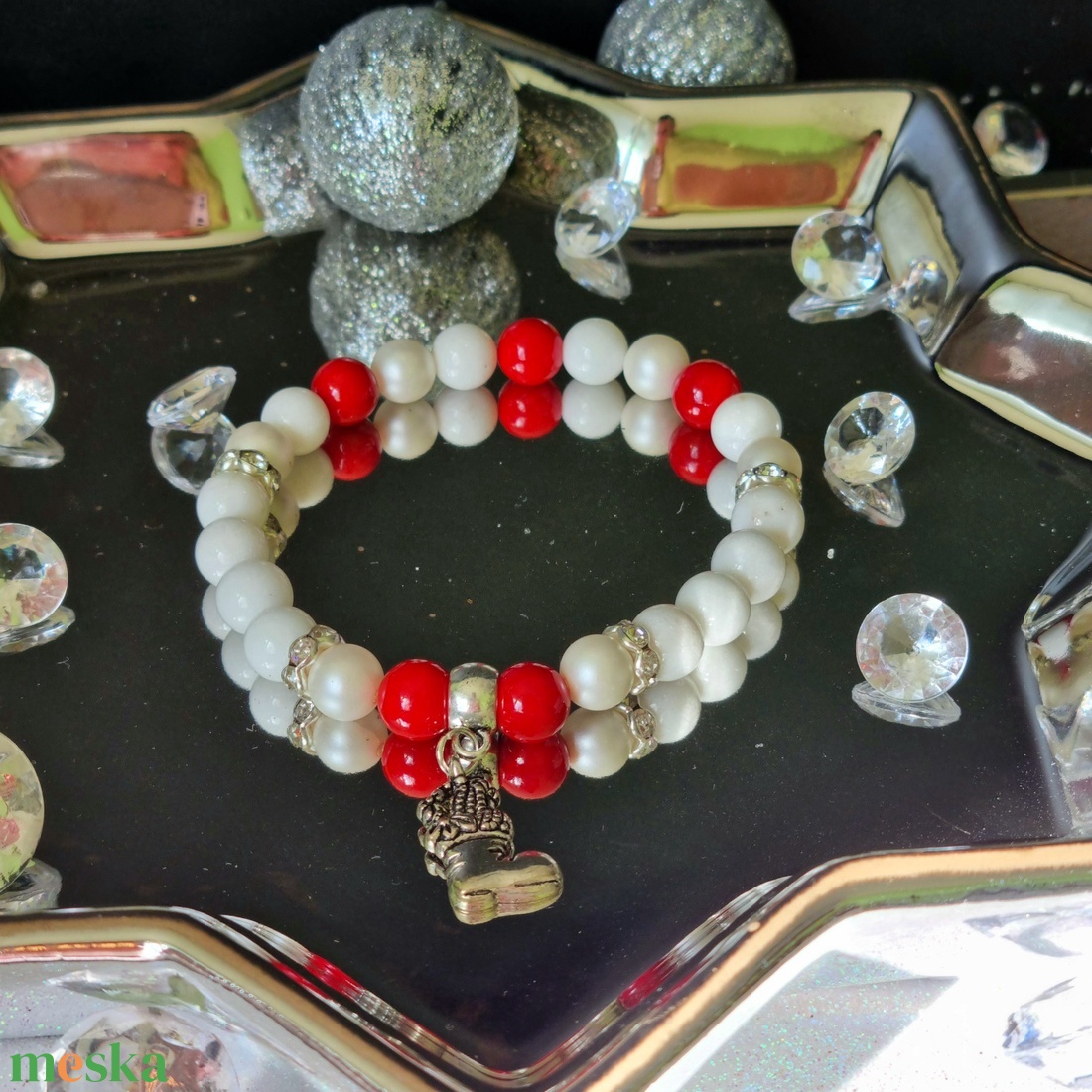 Tejszín jáde, piros jáde, kagylógyöngy karkötő  - ékszer - karkötő - ásványkarkötő - Meska.hu