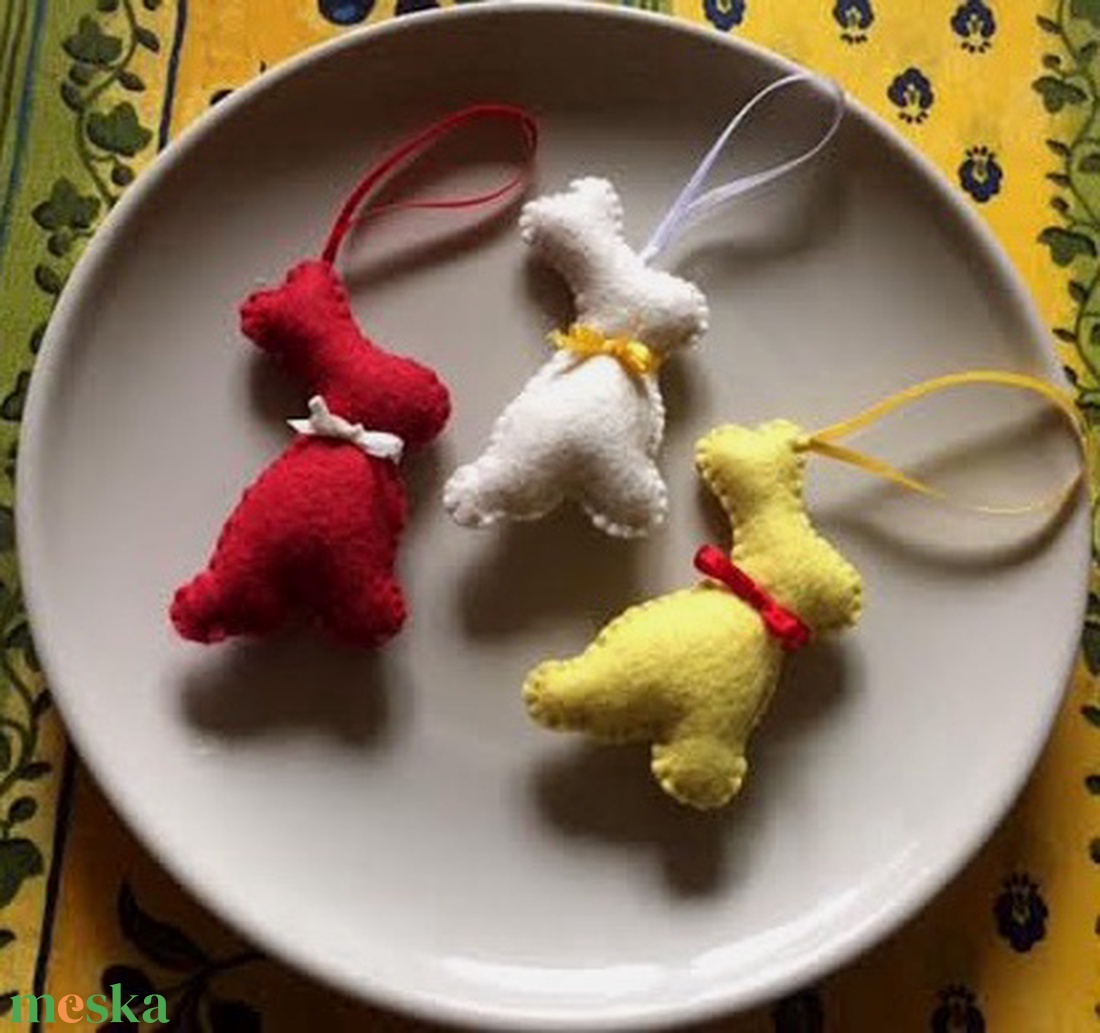 Három nyulak, gyapjúfilc húsvéti nyuszik - otthon & életmód - dekoráció - dísztárgy - Meska.hu Három nyulak, gyapjúfilc húsvéti nyuszik - otthon & életmód - dekoráció - dísztárgy - Meska.hu