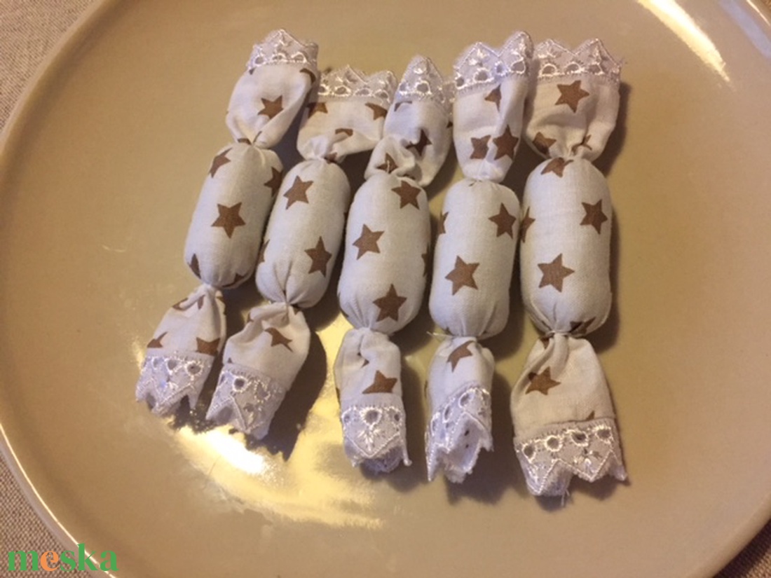 Textil szaloncukor, fehér - arany csillagos - karácsony - karácsonyi lakásdekoráció - karácsonyfadíszek - Meska.hu