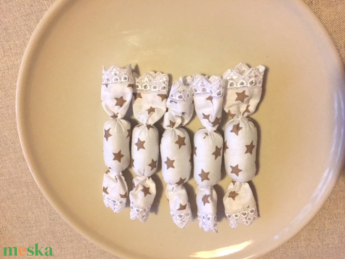 Textil szaloncukor, fehér - arany csillagos - karácsony - karácsonyi lakásdekoráció - karácsonyfadíszek - Meska.hu