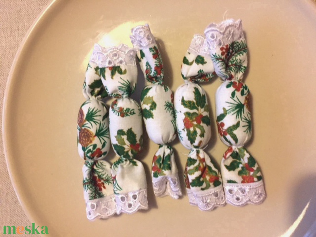Textil szaloncukor, fehér - karácsonyi mintás - karácsony - karácsonyi lakásdekoráció - Meska.hu Textil szaloncukor, fehér - karácsonyi mintás - karácsony - karácsonyi lakásdekoráció - Meska.hu