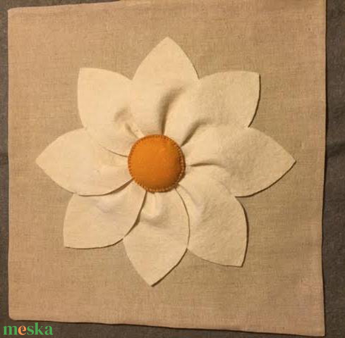 Nagy virágos, aplikált díszpárna - otthon & életmód - lakástextil - párna & párnahuzat - Meska.hu