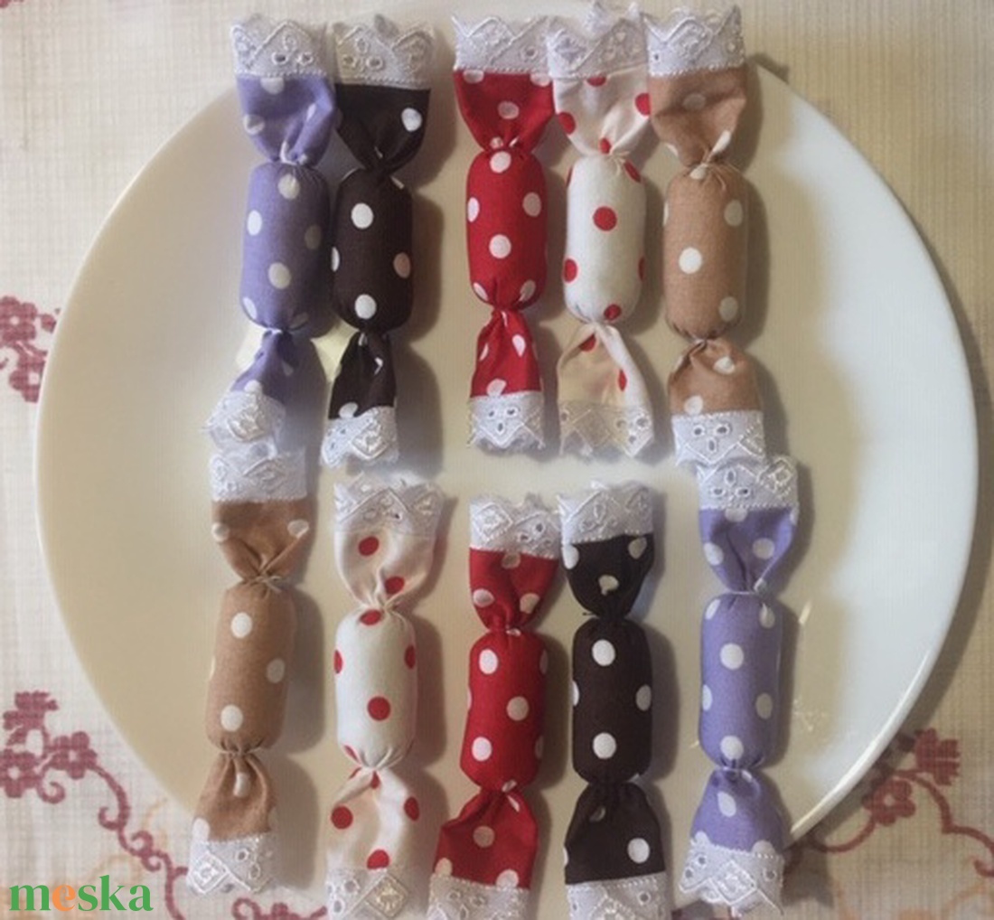 Színes pöttyös textil szaloncukrok, 10db - karácsony - karácsonyi lakásdekoráció - karácsonyfadíszek - Meska.hu Színes pöttyös textil szaloncukrok, 10db - karácsony - karácsonyi lakásdekoráció - karácsonyfadíszek - Meska.hu