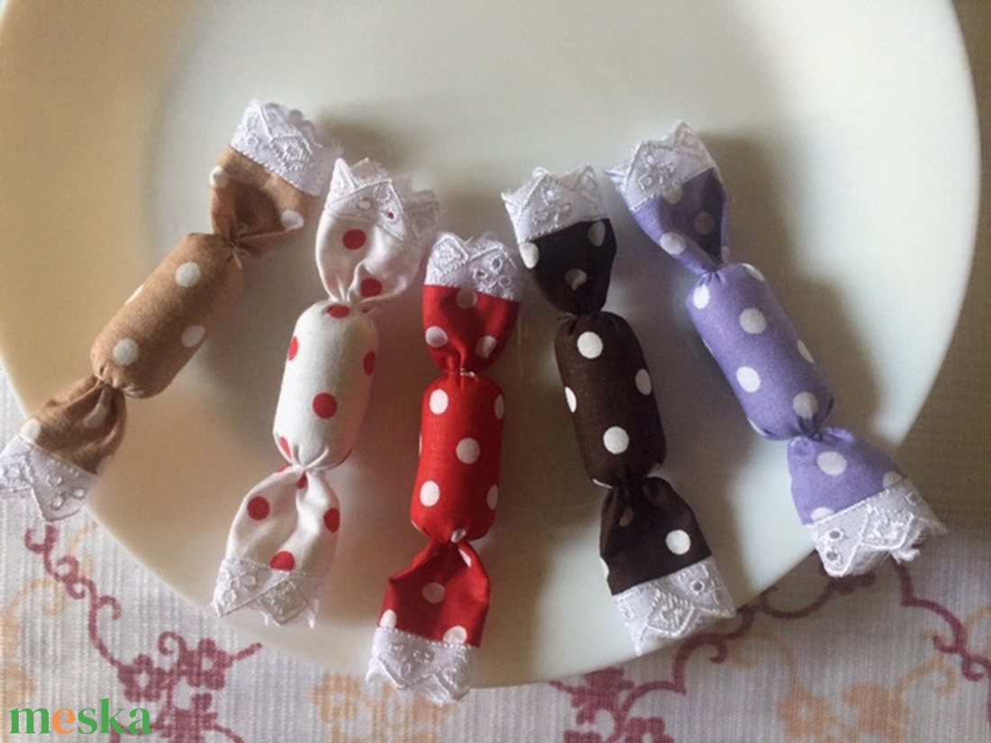 Színes pöttyös textil szaloncukrok, 10db - karácsony - karácsonyi lakásdekoráció - karácsonyfadíszek - Meska.hu Színes pöttyös textil szaloncukrok, 10db - karácsony - karácsonyi lakásdekoráció - karácsonyfadíszek - Meska.hu