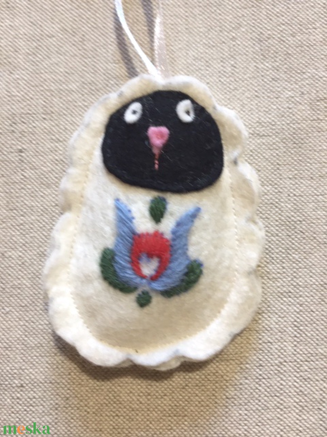 Gyapjúfilc bari kunsági hímzéssel - otthon & életmód - dekoráció - fali és függő dekoráció - függődísz - Meska.hu