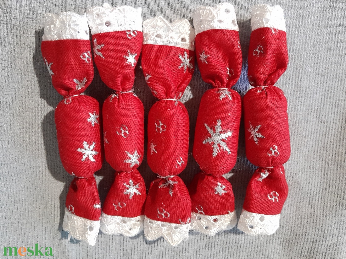 Piros alapon Ezüst Csillag mintás Textil szaloncukor - karácsony - karácsonyi lakásdekoráció - karácsonyfadíszek - Meska.hu Piros alapon Ezüst Csillag mintás Textil szaloncukor - karácsony - karácsonyi lakásdekoráció - karácsonyfadíszek - Meska.hu