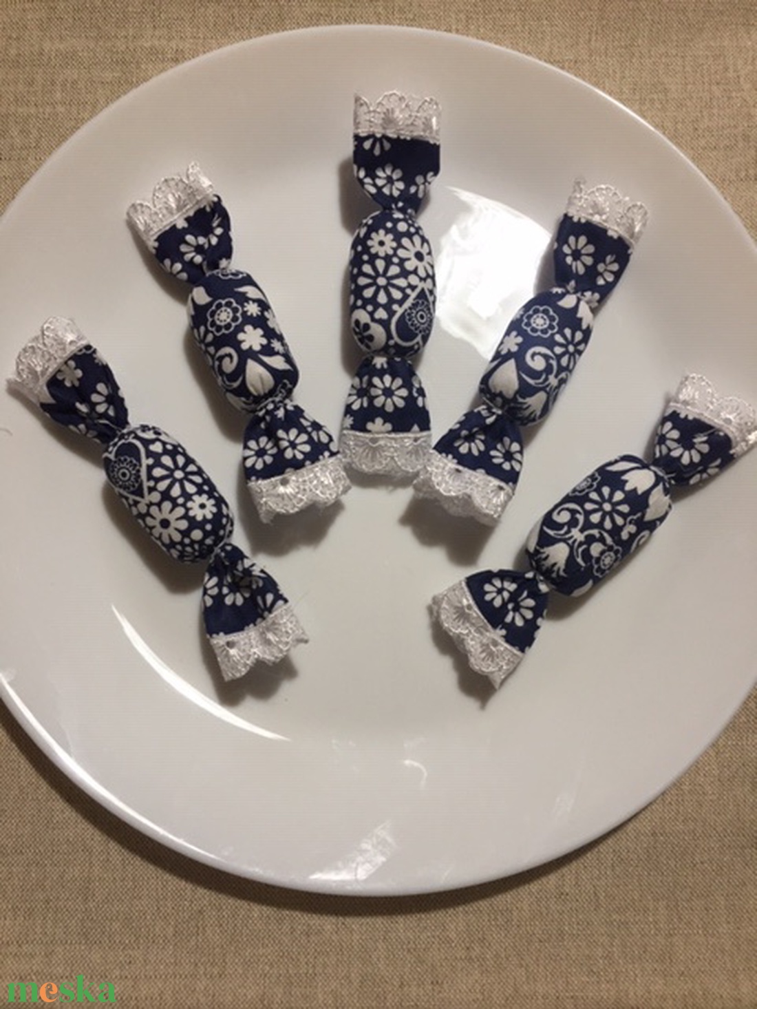Textil szaloncukor, Kék- fehér - karácsony - karácsonyi lakásdekoráció - karácsonyfadíszek - Meska.hu