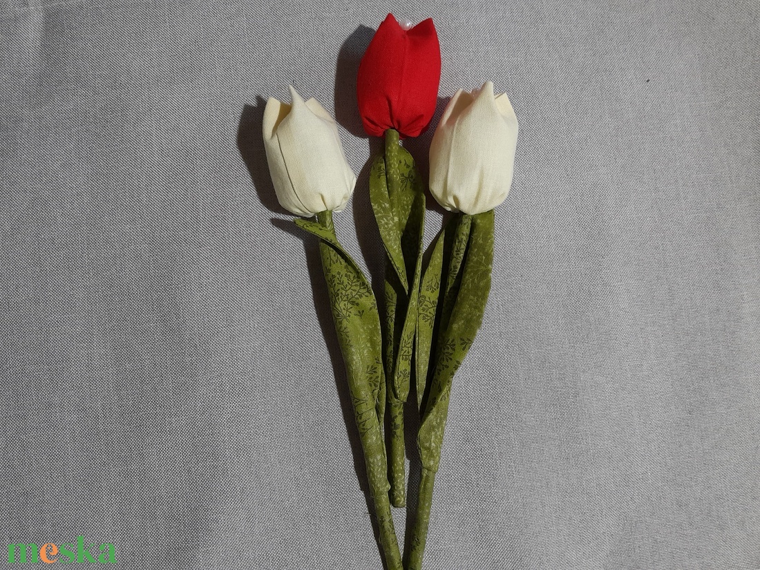 Textil tulipán ( 3 szál, piros és vajszín) - otthon & életmód - dekoráció - virágdísz és tartó - csokor & virágdísz - Meska.hu Textil tulipán ( 3 szál, piros és vajszín) - otthon & életmód - dekoráció - virágdísz és tartó - csokor & virágdísz - Meska.hu