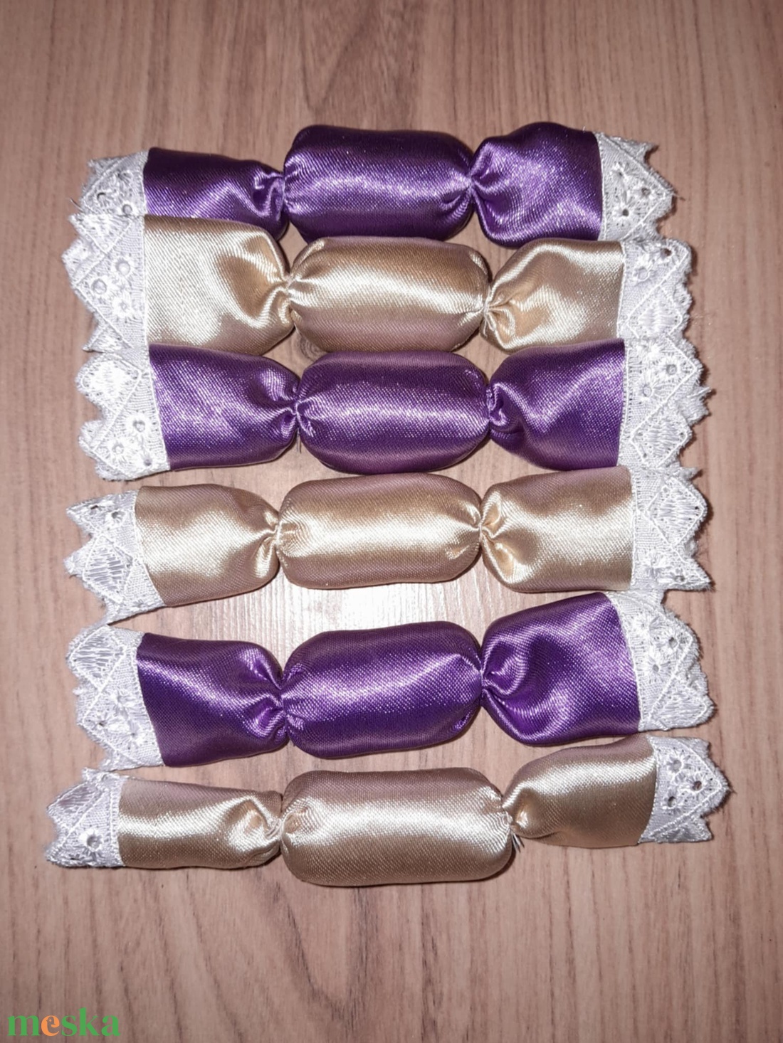 Textil szaloncukor, ( lila, fehérarany) - karácsony - karácsonyi lakásdekoráció - karácsonyfadíszek - Meska.hu