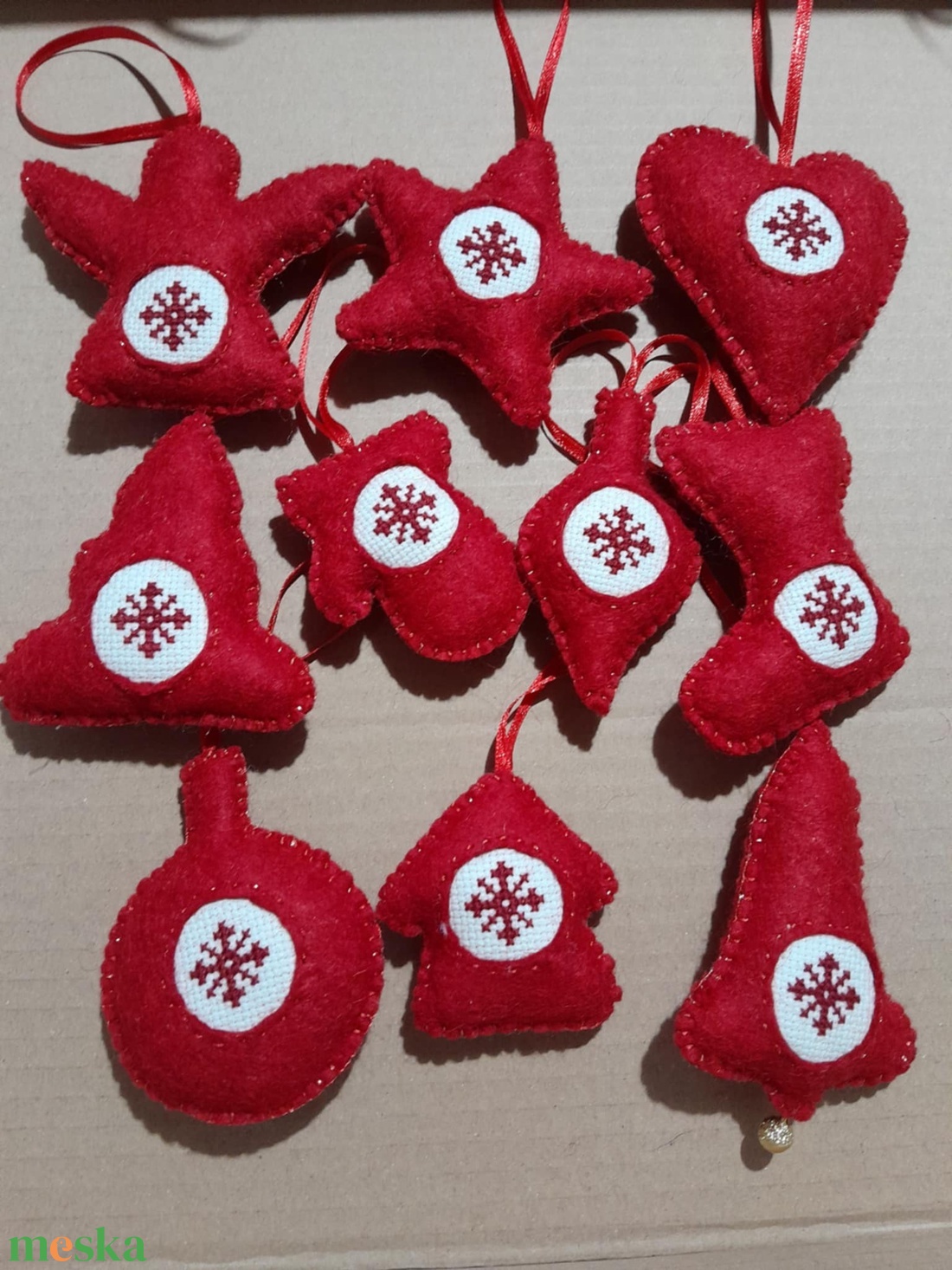 keresztszemes karácsonyfadíszek - karácsony - karácsonyi lakásdekoráció - karácsonyfadíszek - Meska.hu