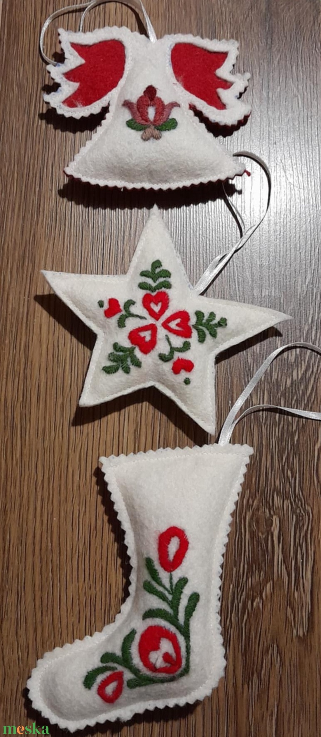 Szűrhímzéses karácsonyfa díszek - karácsony - karácsonyi lakásdekoráció - karácsonyfadíszek - Meska.hu