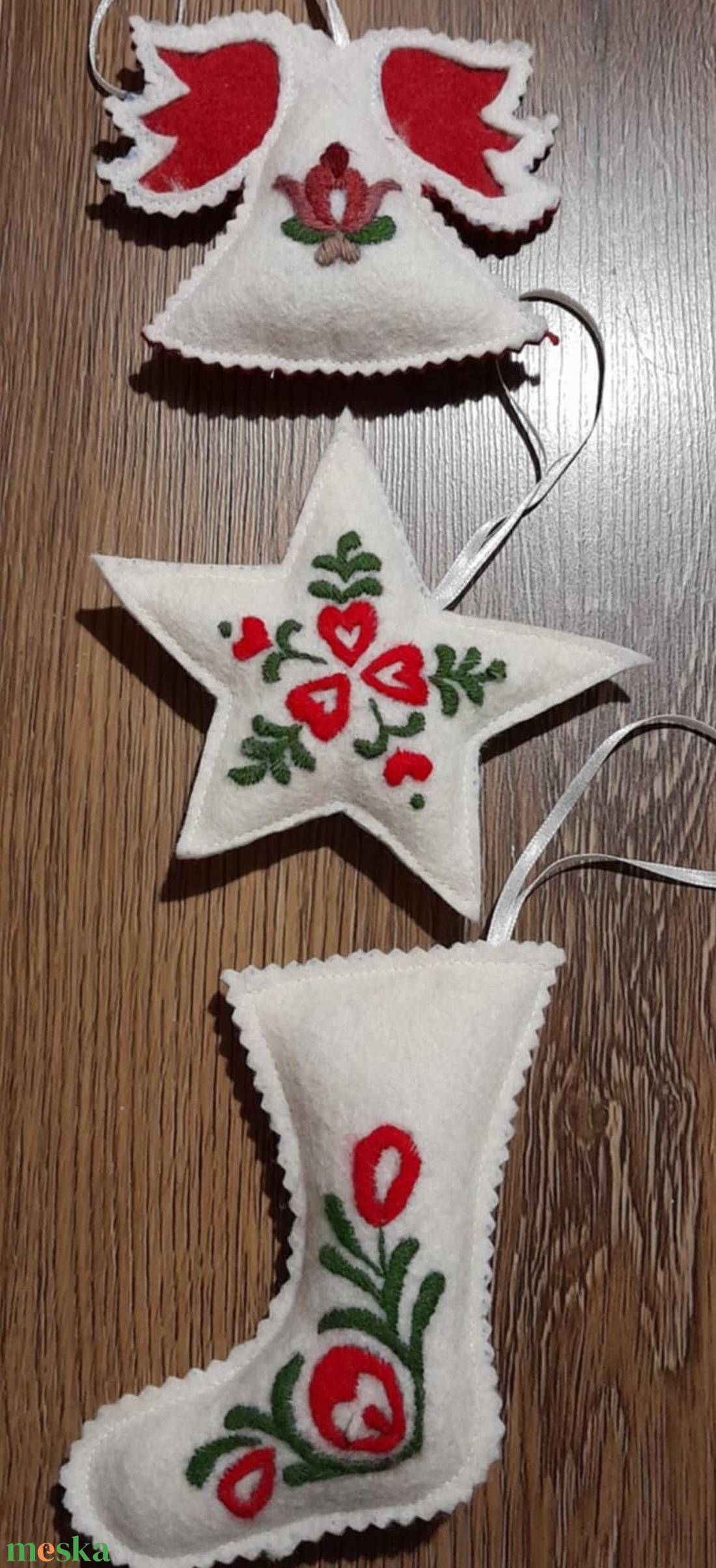 Szűrhímzéses karácsonyfa díszek - karácsony - karácsonyi lakásdekoráció - karácsonyfadíszek - Meska.hu