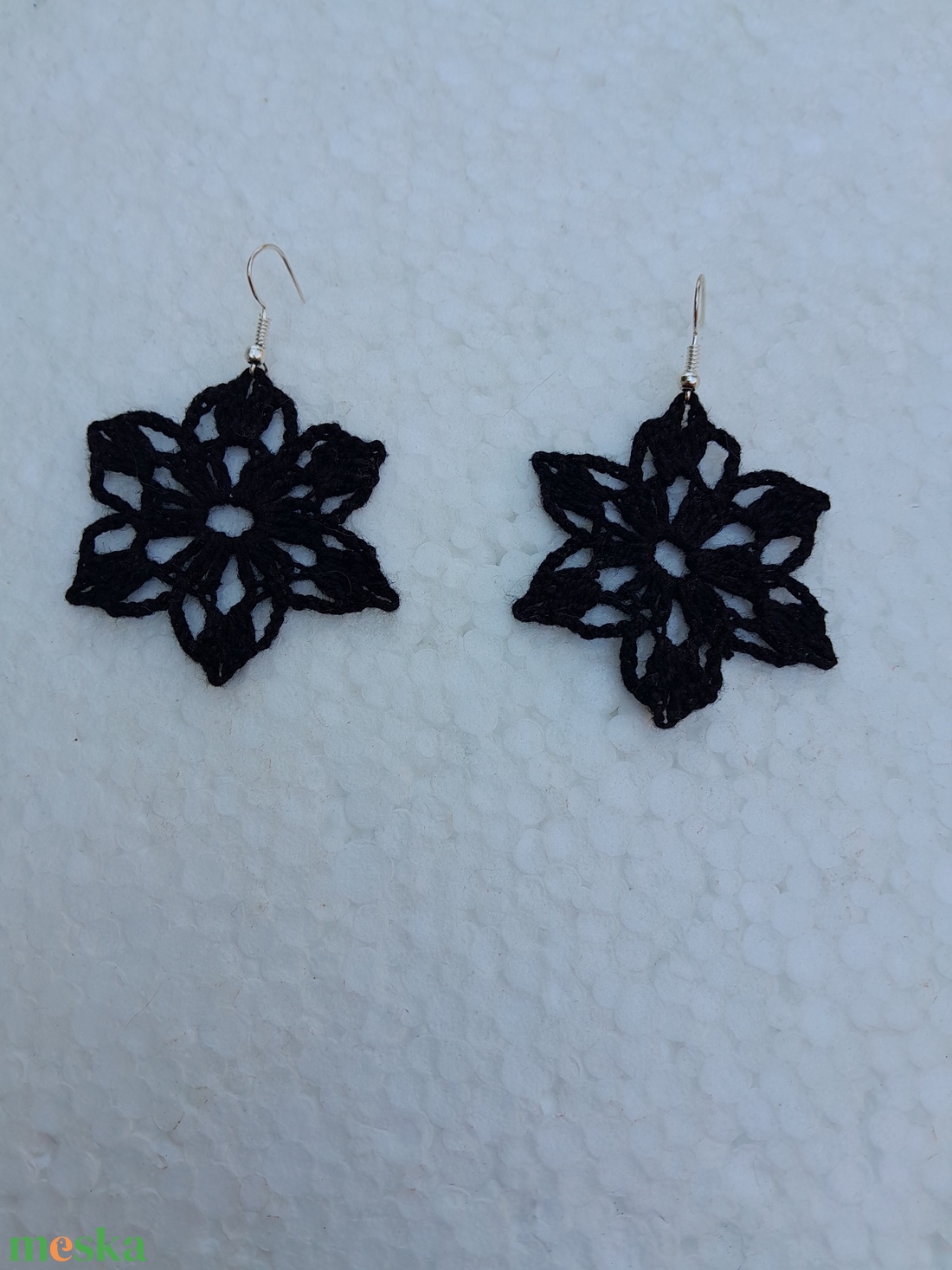 Horgolt füllbevaló ( fekete) - ékszer - fülbevaló - lógó fülbevaló - Meska.hu