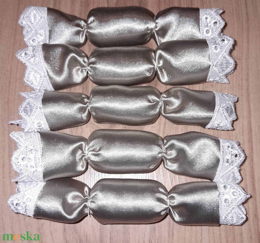 Textil szaloncukor,  ezüst-fehér - karácsony - karácsonyi lakásdekoráció - karácsonyfadíszek - Meska.hu