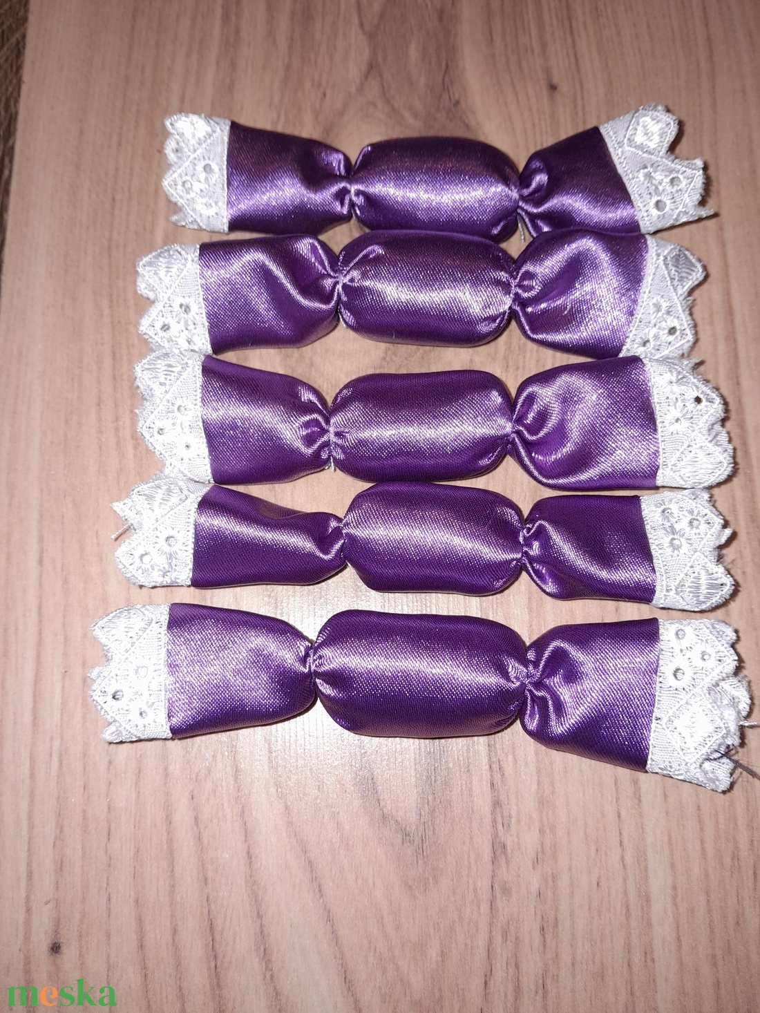 Textil szaloncukor,  ( lila-fehér) - karácsony - karácsonyi lakásdekoráció - karácsonyfadíszek - Meska.hu