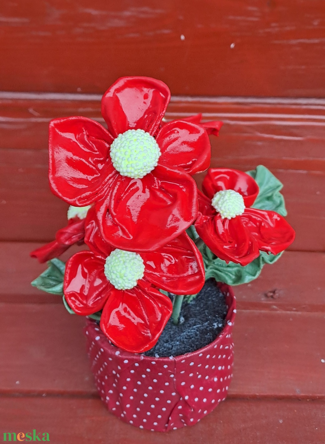 Kisvirágok pöttyös tartóban - otthon & életmód - dekoráció - virágdísz és tartó - csokor & virágdísz - Meska.hu