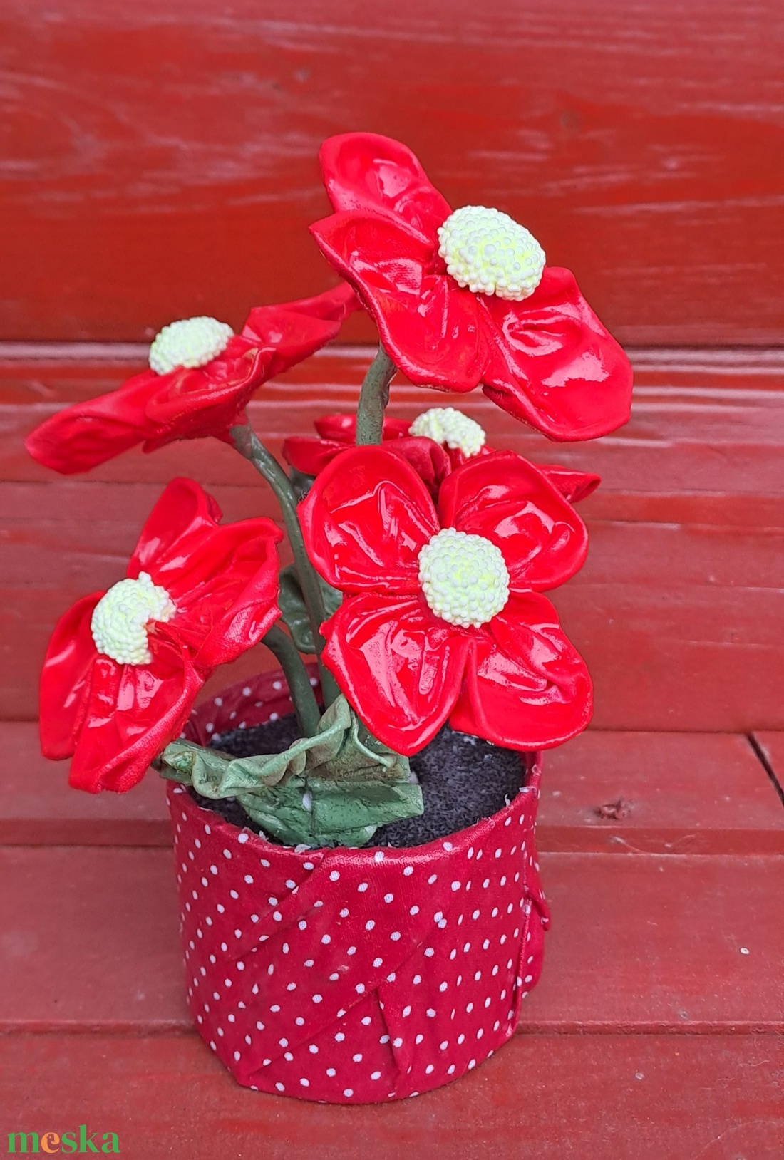 Kisvirágok pöttyös tartóban - otthon & életmód - dekoráció - virágdísz és tartó - csokor & virágdísz - Meska.hu