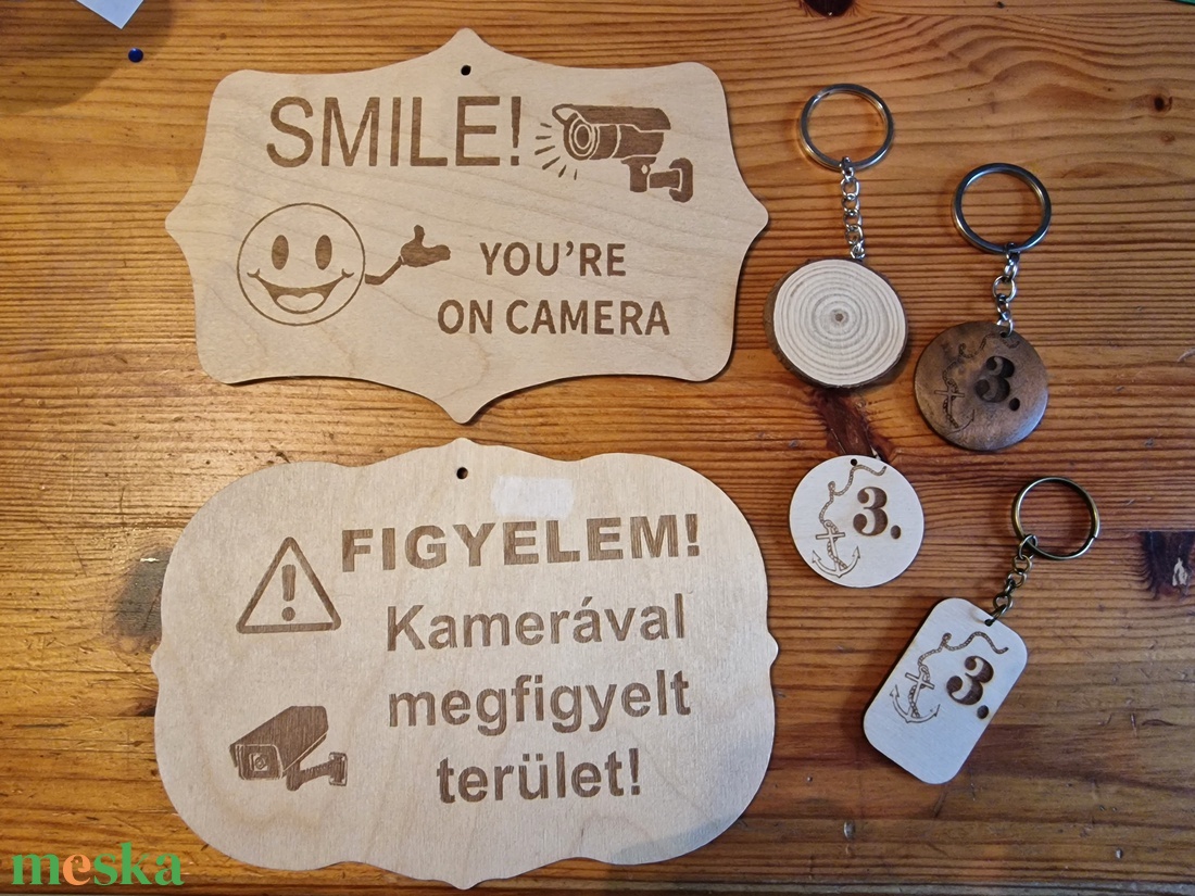 Figyelmeztető tábla és szobaszám - otthon & életmód - dekoráció - ajtó- és ablak dekoráció - ajtótábla - Meska.hu Figyelmeztető tábla és szobaszám - otthon & életmód - dekoráció - ajtó- és ablak dekoráció - ajtótábla - Meska.hu